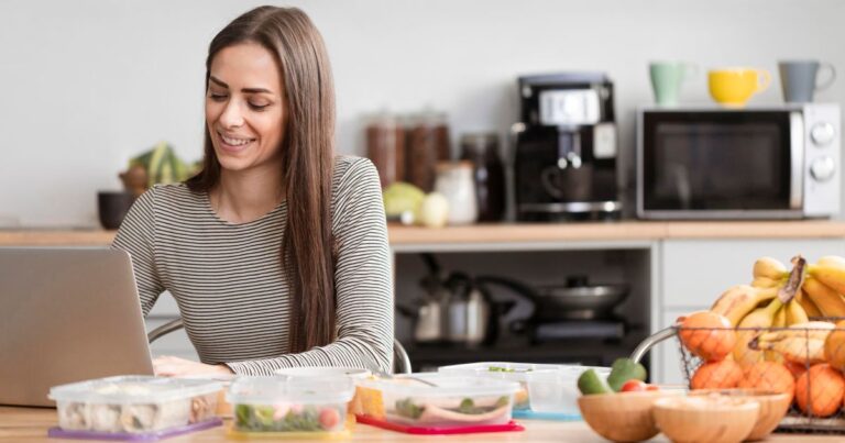 ¿Cómo se puede promover el consumo de alimentos saludables?
