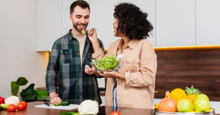 ¿Qué prácticas debe adoptar un individuo para mantener una alimentación saludable?