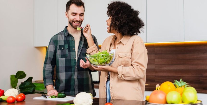 ¿Qué prácticas debe adoptar un individuo para mantener una alimentación saludable?